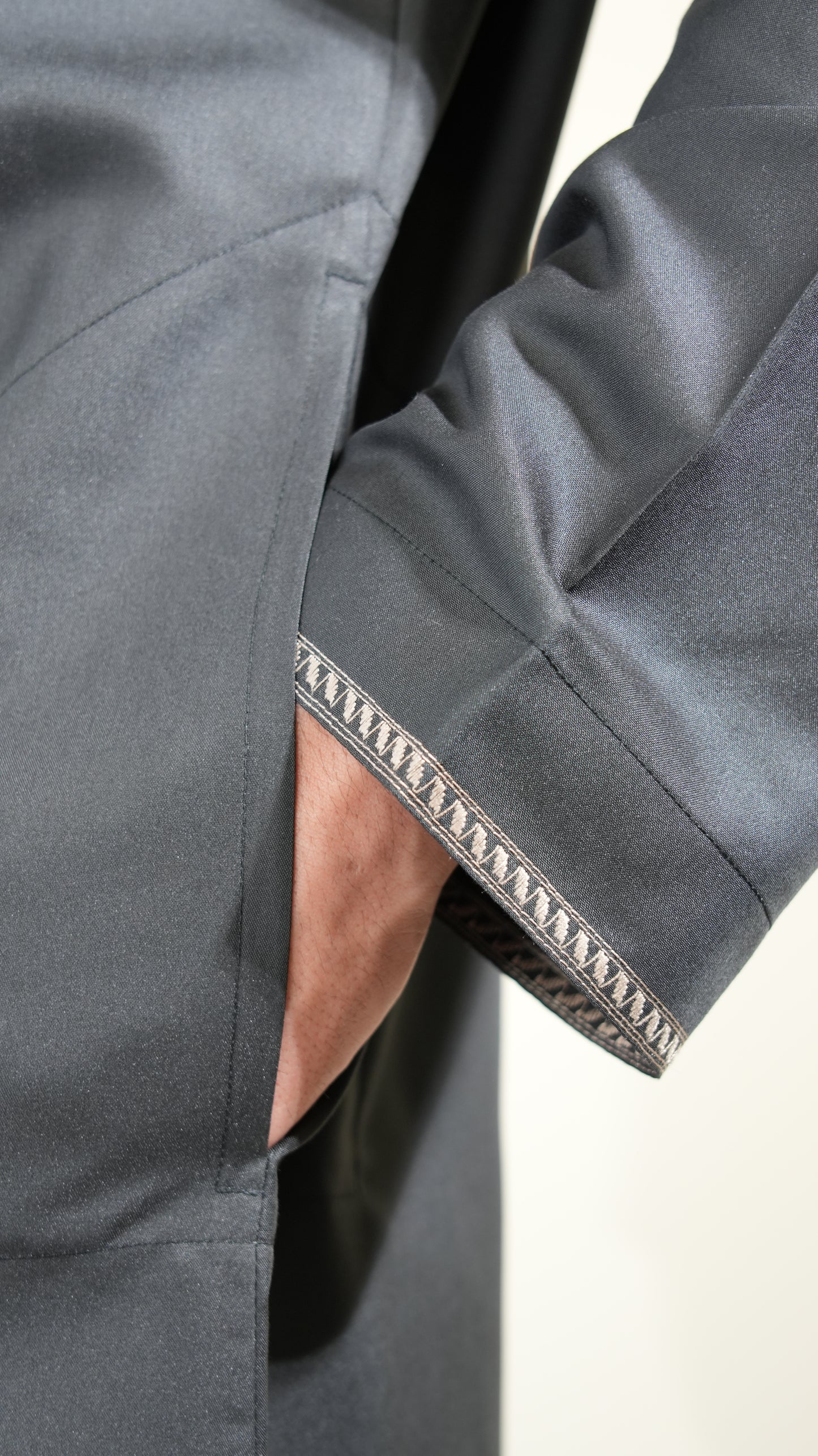 BAHRAINI QAMEES - ROYAL BLACK